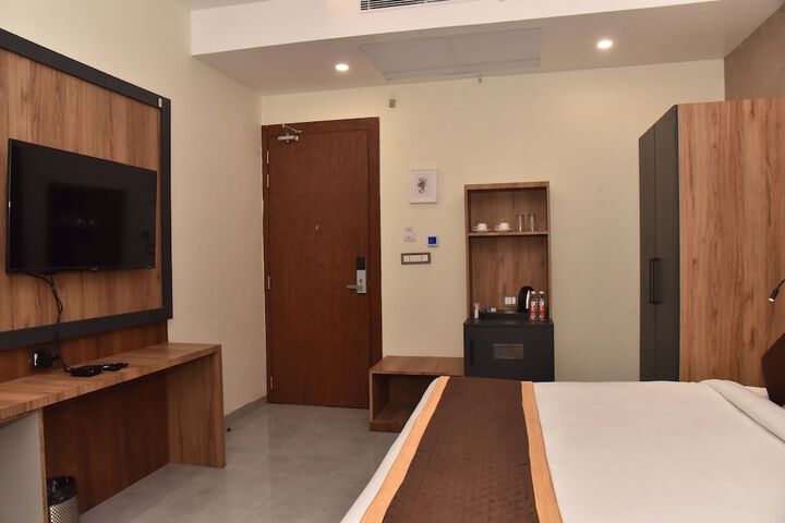 Room 3 of 16