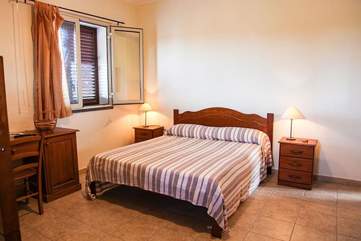 Room 6 of 49