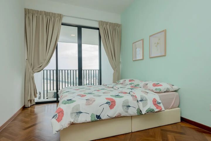 Room 6 of 25