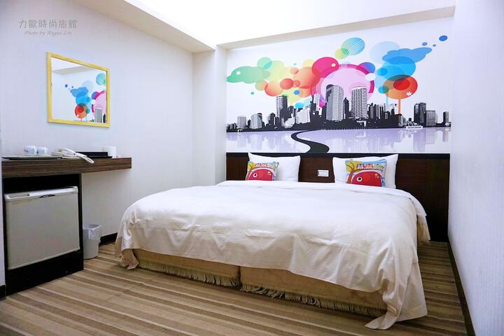 Room 6 of 52