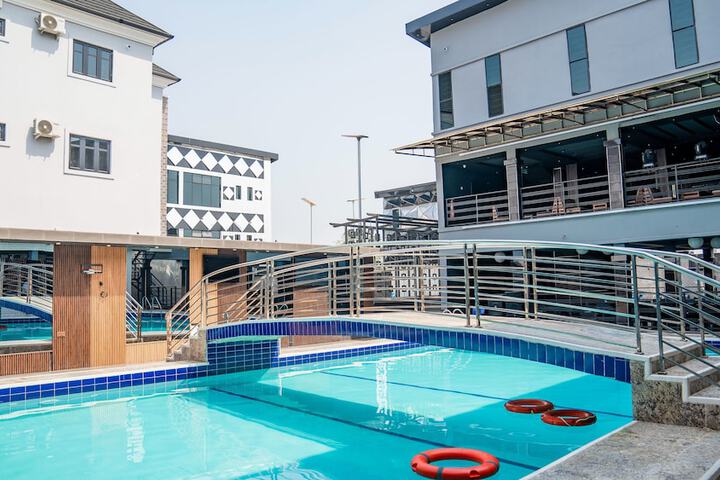 Pool 19 of 28