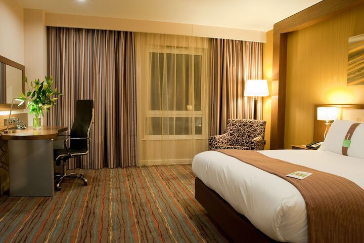Room 3 of 90