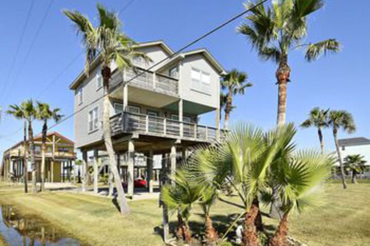Dreamcatcher 2 Br home by RedAwning in Galveston, TX