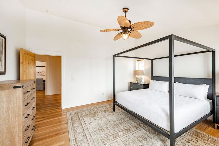 Room 4 of 142