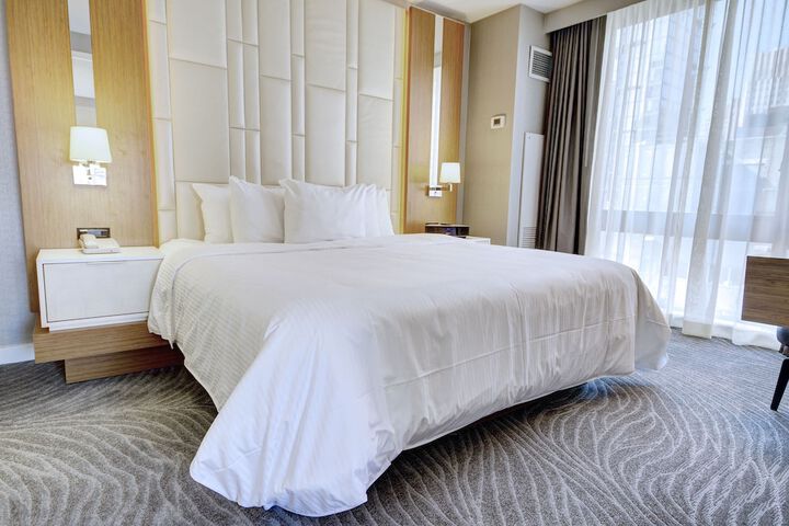 Room 33 of 82
