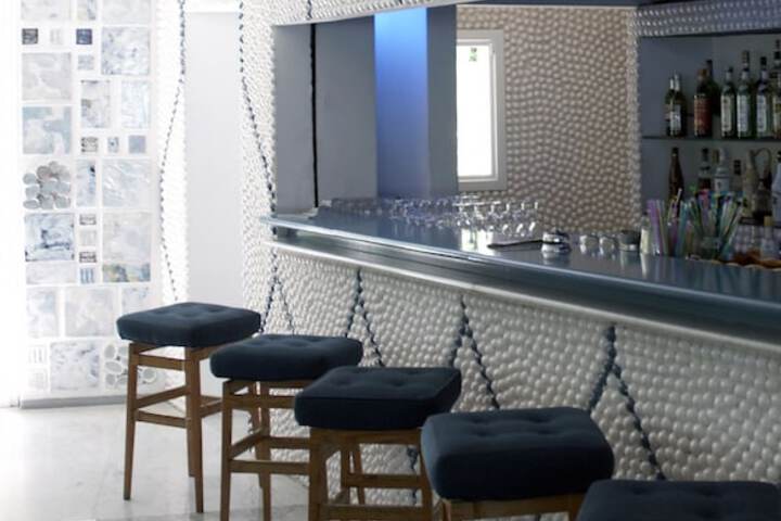 Lounge 105 of 172