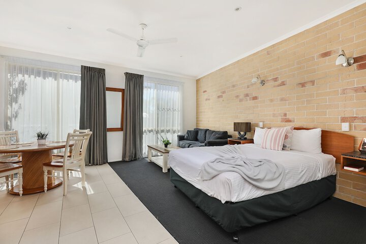 Room 2 of 52