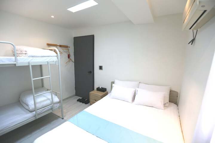 Room 6 of 61