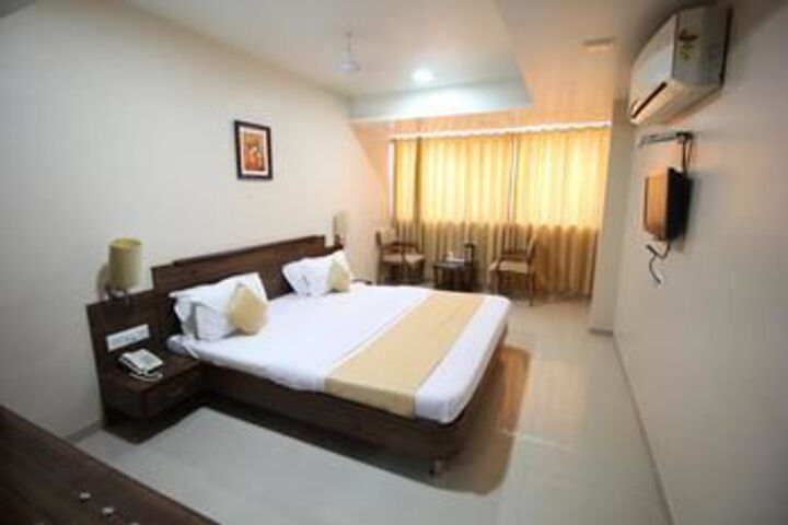 Room 17 of 28