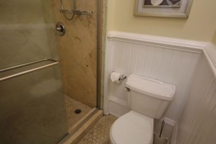 Room 6 of 120