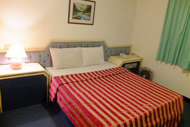 Room 14 of 19