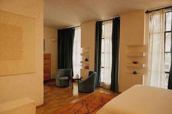 Room 50 of 103