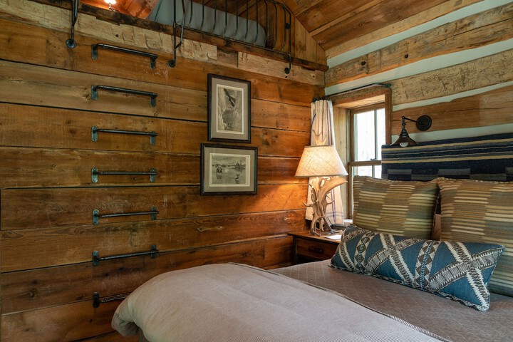 Room 28 of 105