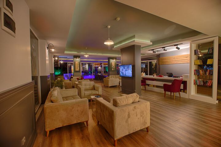 Hotel 3 of 83