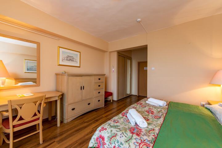 Room 6 of 39