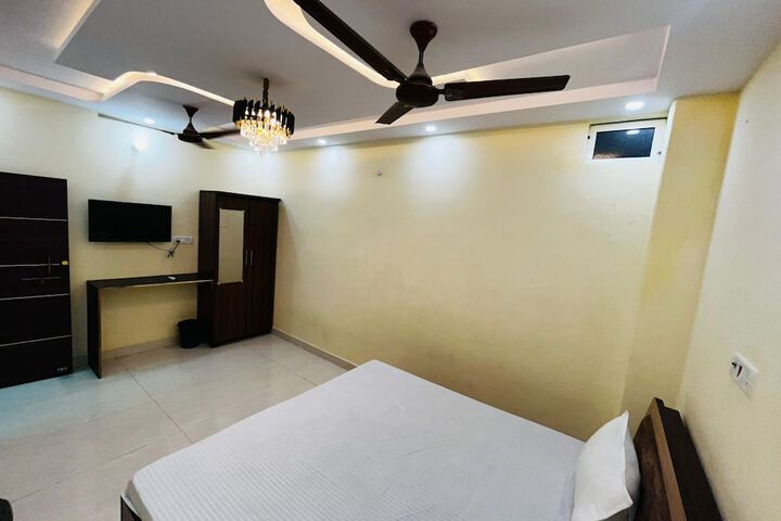 Room 8 of 30