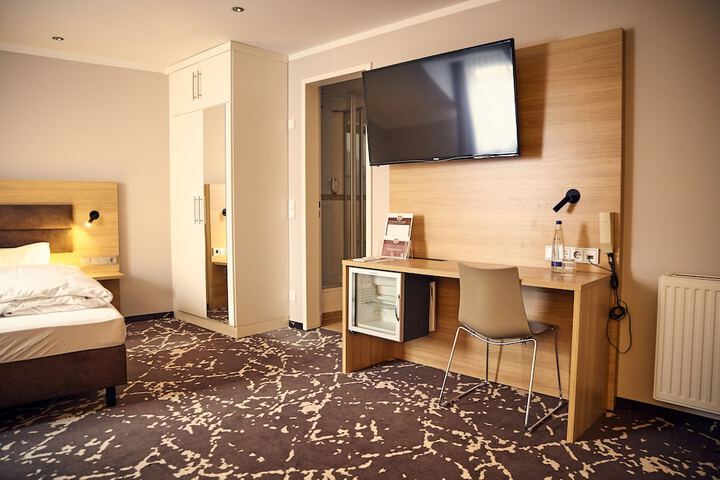 Room 19 of 38