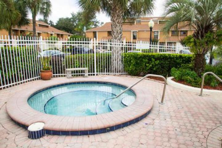 3BR Villa Claremont Holiday Home in Orlando, FL