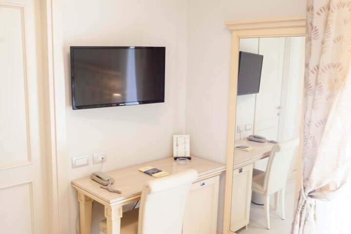 Room 25 of 119