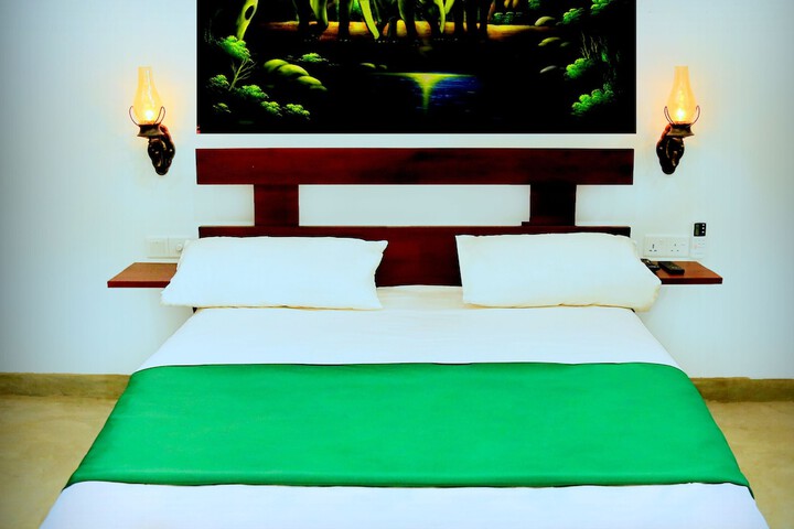 Room 4 of 63