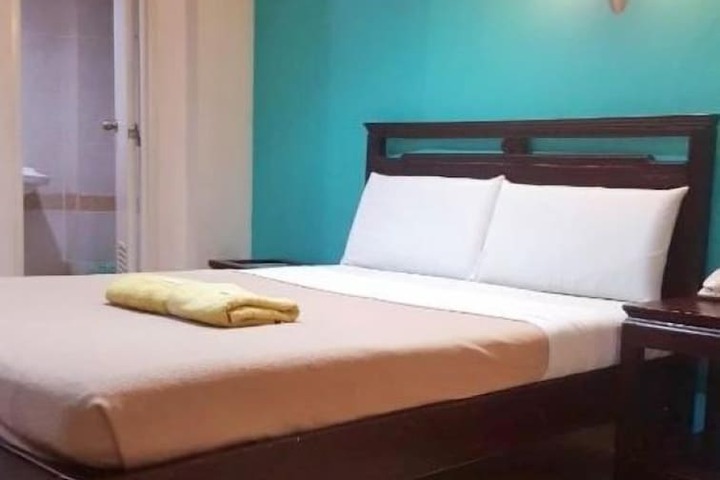 Room 6 of 14