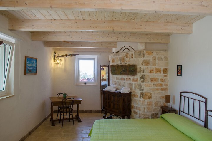 Room 3 of 49