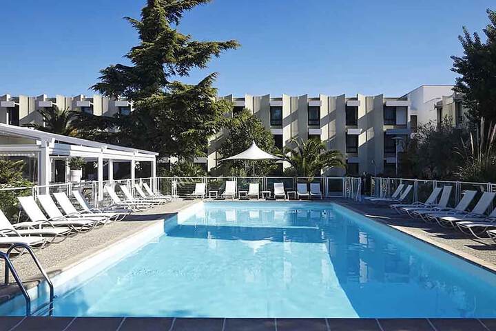 Pools & Facilities