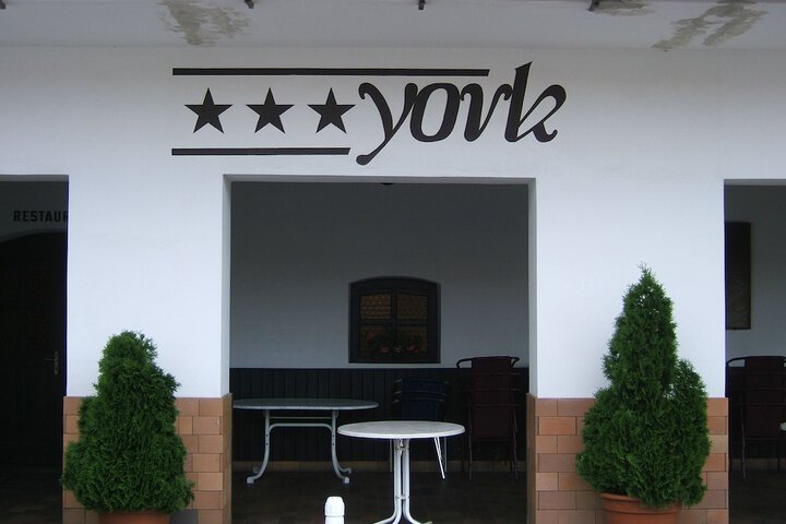 Lounge 46 of 65