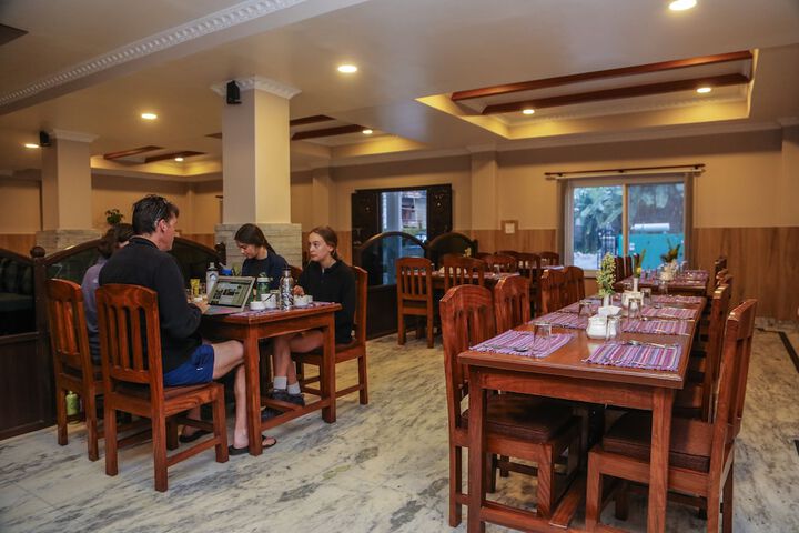 Dining 59 of 76