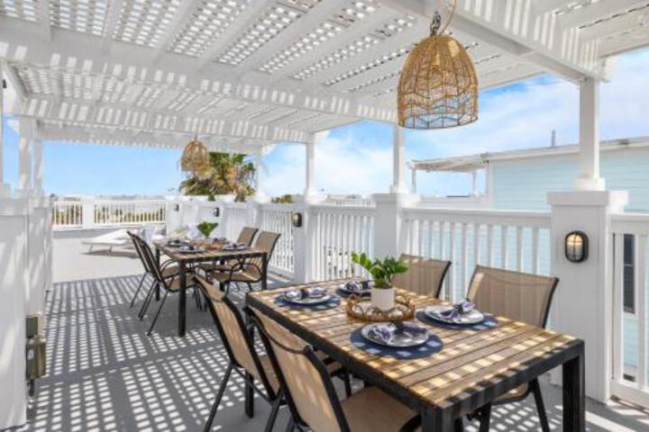 Sand Dune by Avantstay Vibrant 6 BR Bungalow w Entertainers Dream Roof in Isle Of Palms, SC