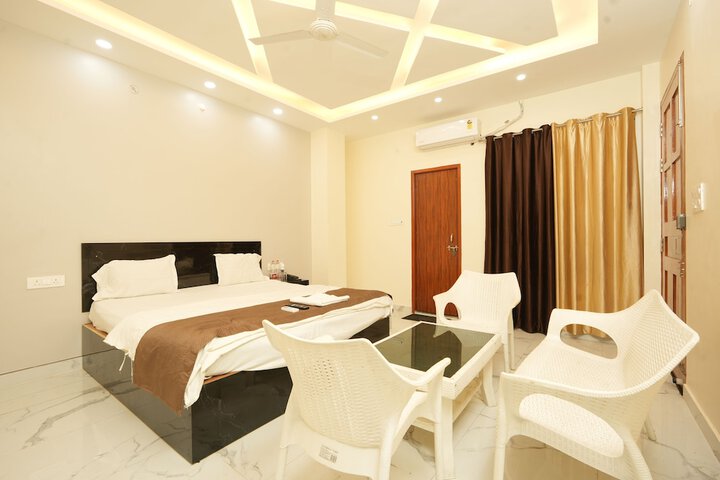 Room 6 of 11