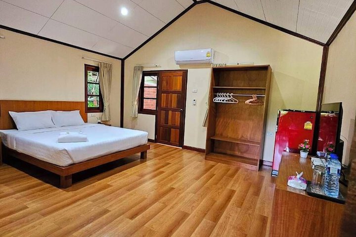 Room 5 of 68