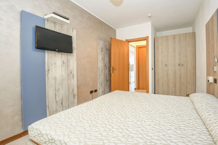Room 30 of 203