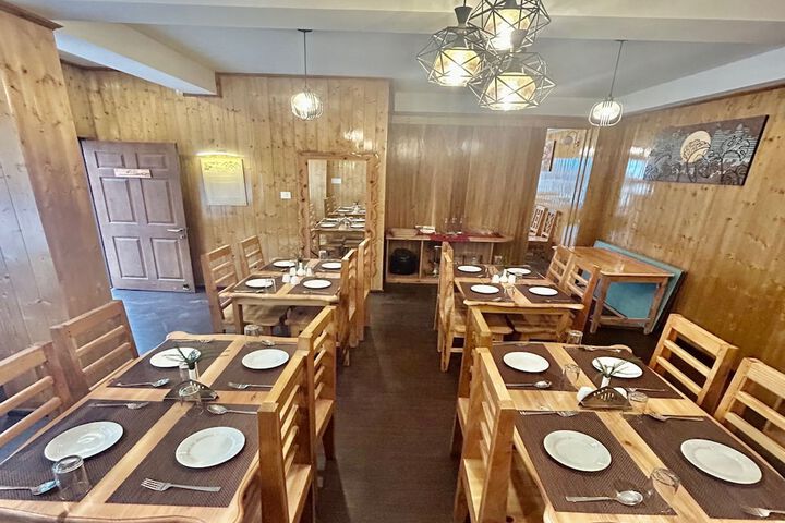Dining 166 of 251