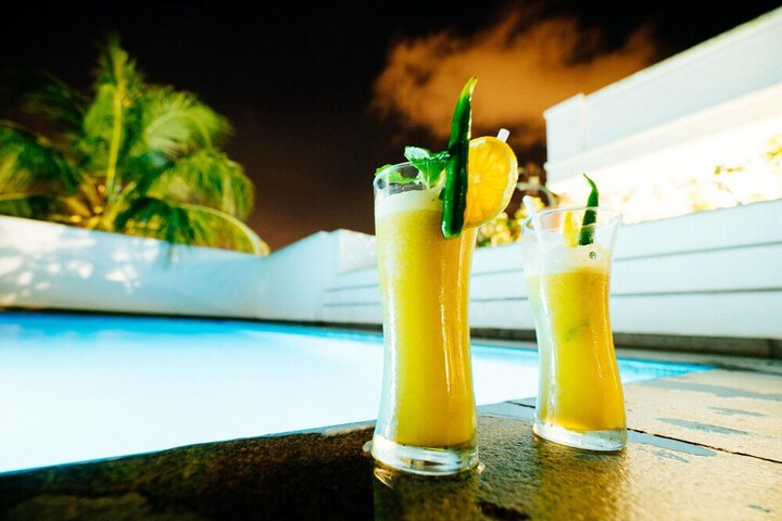 Hotel Pool