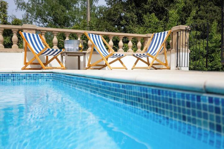 Pool 20 of 28