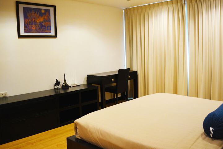 Room 3 of 46