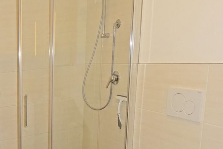 Room 8 of 14