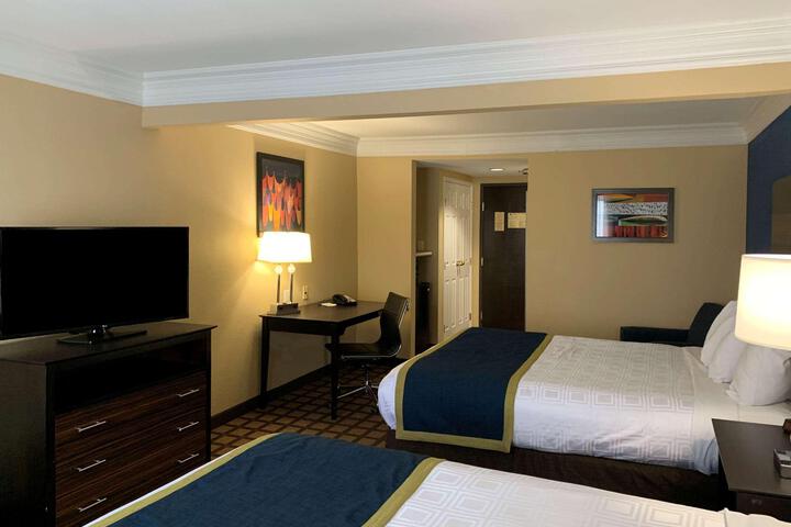 2 Queen Beds (4 of 7)