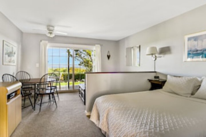 Room 205 of 663