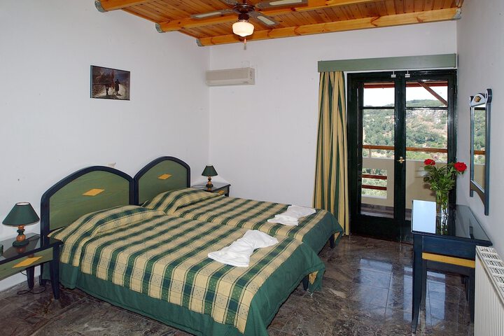 Room 2 of 37