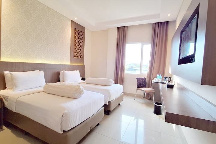 Room 7 of 33