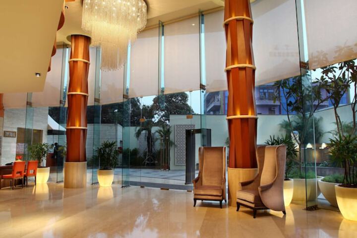 Entrance & Lobby