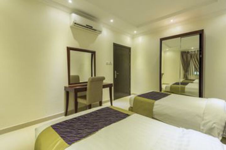 Room 10 of 29