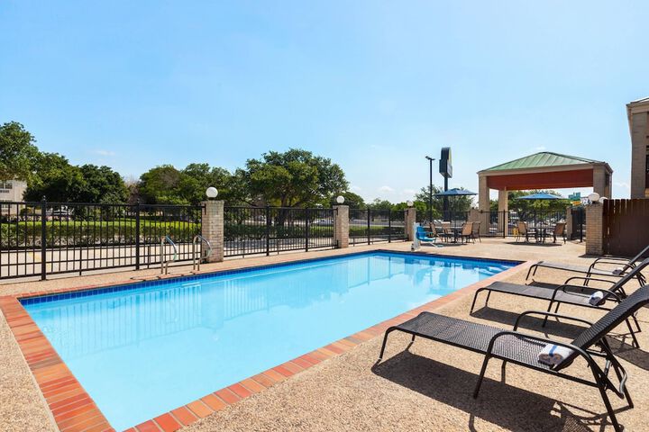 Hotel Pool
