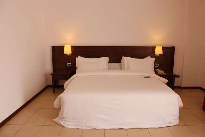 Room 6 of 94