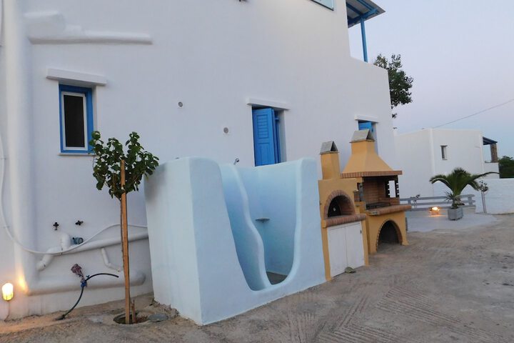 Hotel Exterior 33 of 42