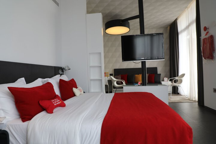 Room 9 of 75