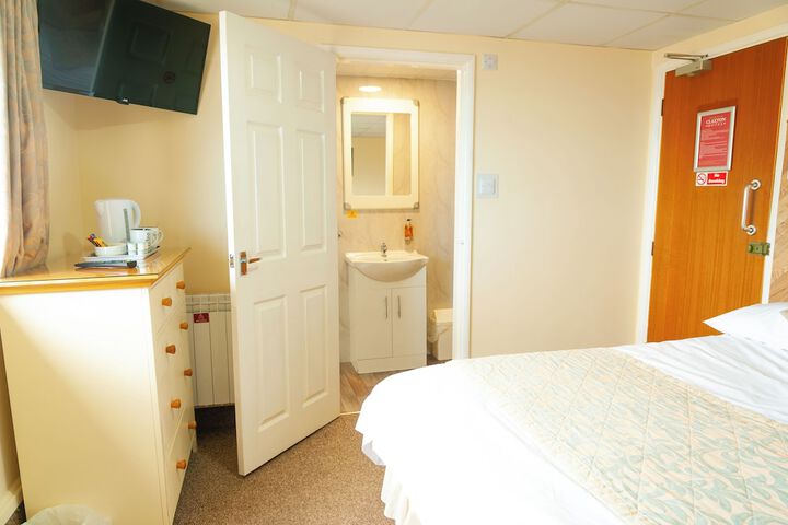 Room 26 of 177