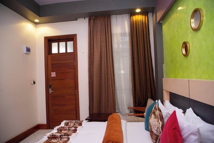 Room 48 of 79